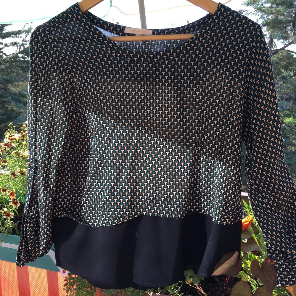 Flowy Patterned Blouse - Picture 1 of 4